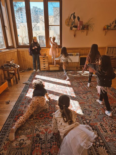 An ordinary moment in the workshop hall